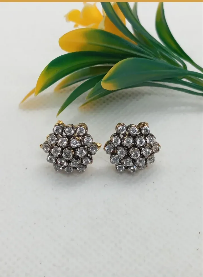 Gold polish Diamond cut studs with original judao work/ xx-45