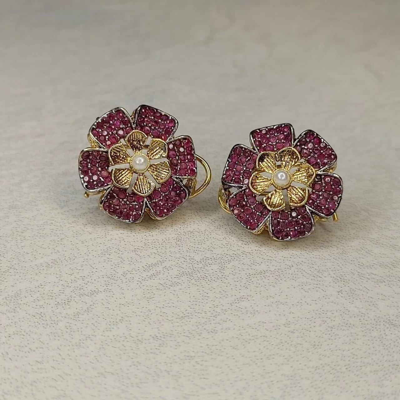 Gold polish studs with original stone, original judao work/mnt-98