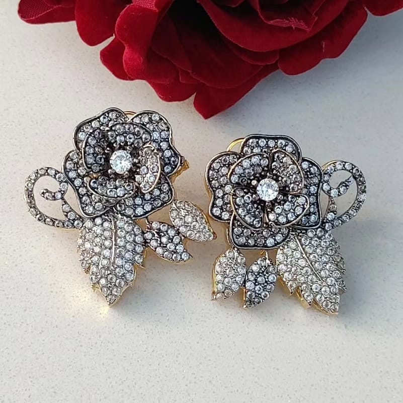 Gold polish diamond cut studs/ip-99