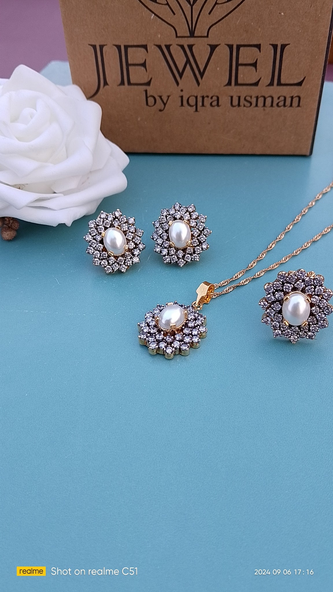 Original Diamond cut 💯 22k Gold Polish locket set with stunning pearl/ dx-01