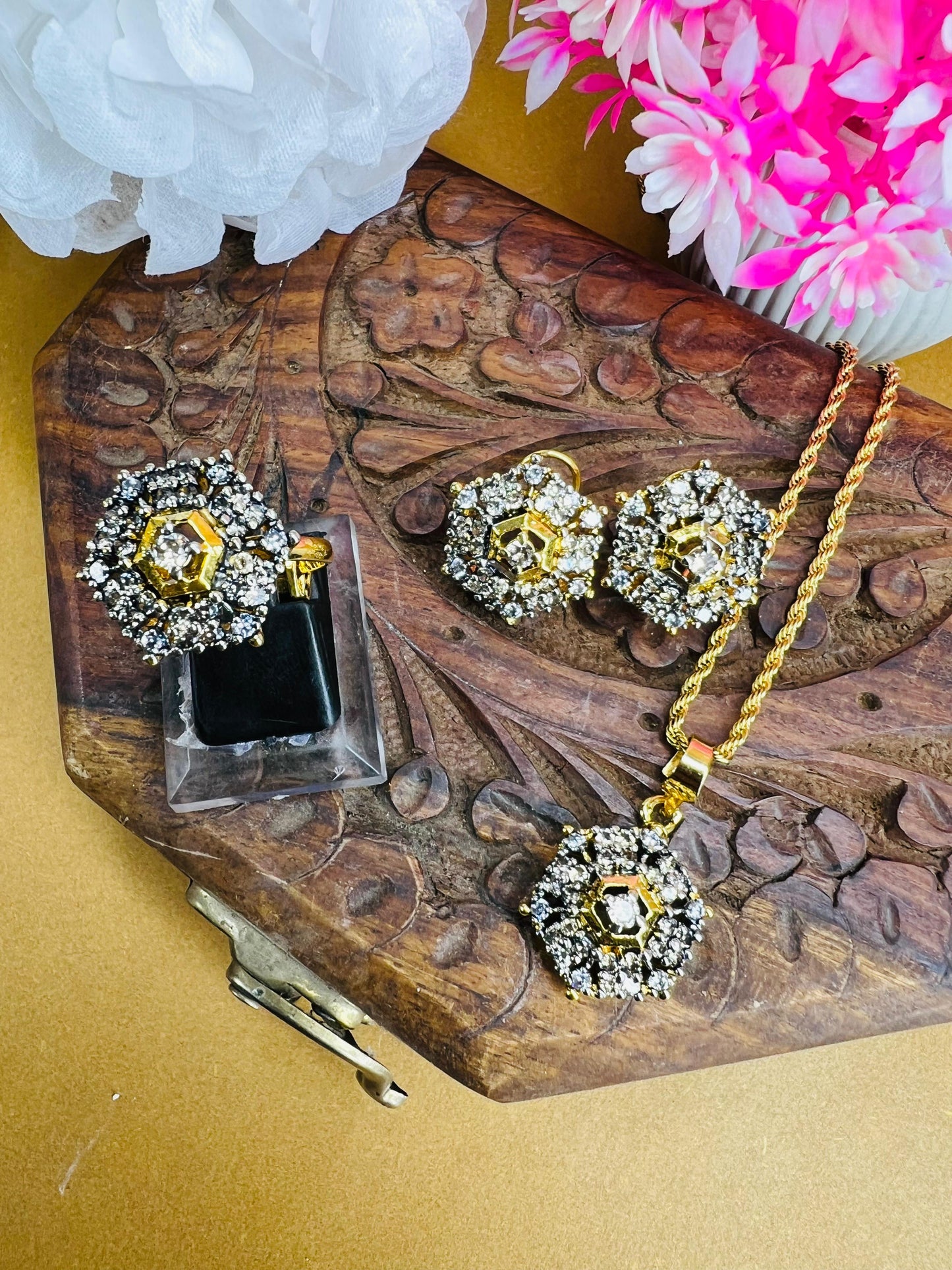 Gold polish diamond cut locket set /BB-90